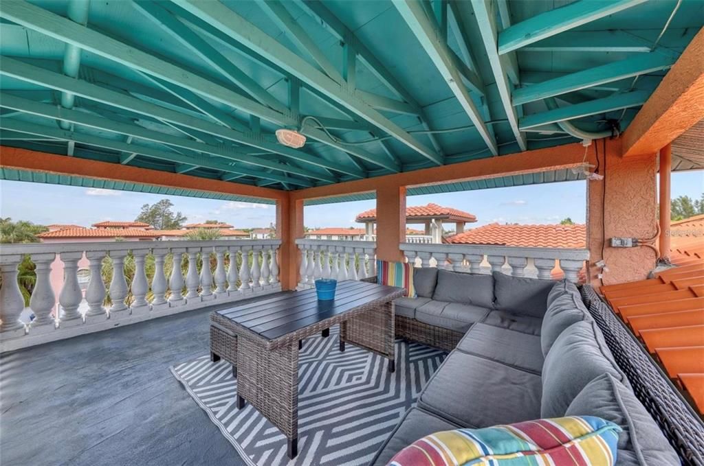 For Sale: $1,550,000 (3 beds, 3 baths, 2200 Square Feet)