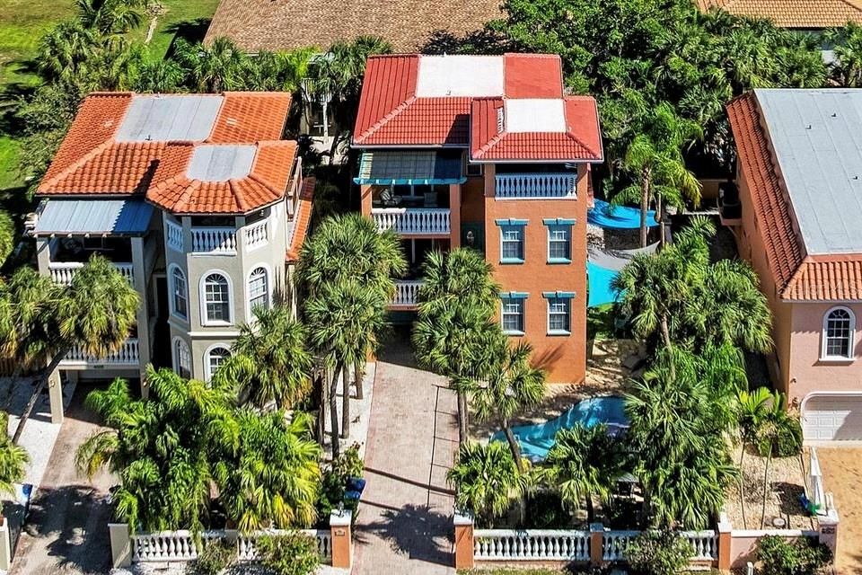 For Sale: $1,550,000 (3 beds, 3 baths, 2200 Square Feet)