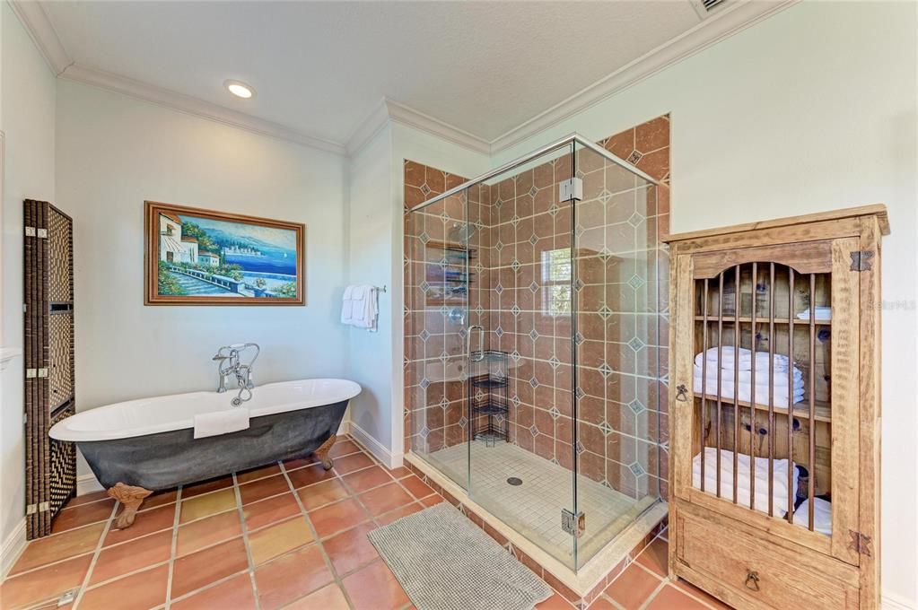 For Sale: $1,550,000 (3 beds, 3 baths, 2200 Square Feet)