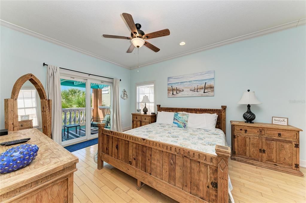 For Sale: $1,550,000 (3 beds, 3 baths, 2200 Square Feet)