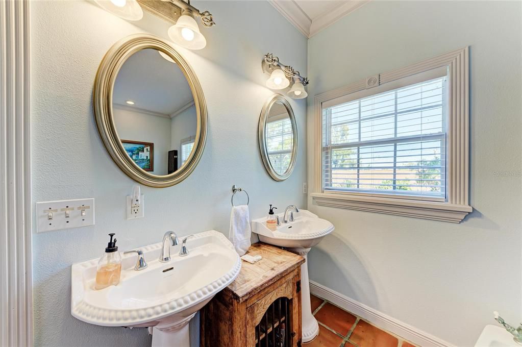 For Sale: $1,550,000 (3 beds, 3 baths, 2200 Square Feet)