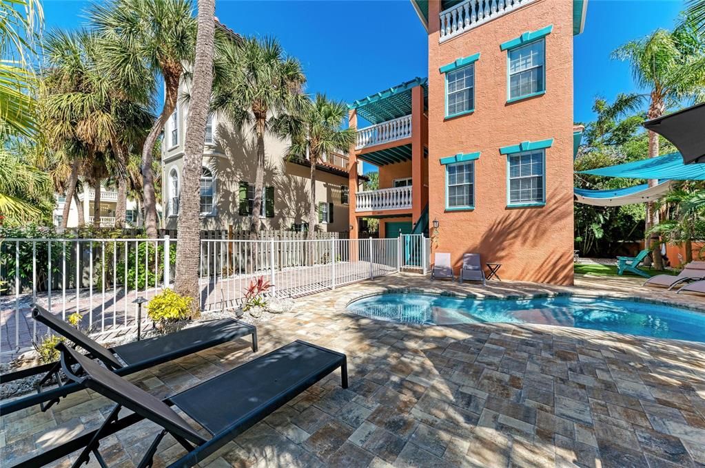 For Sale: $1,550,000 (3 beds, 3 baths, 2200 Square Feet)