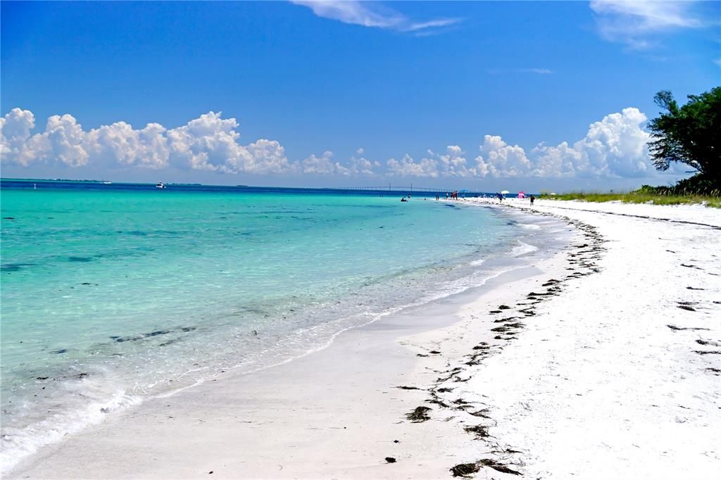 For Sale: $1,550,000 (3 beds, 3 baths, 2200 Square Feet)