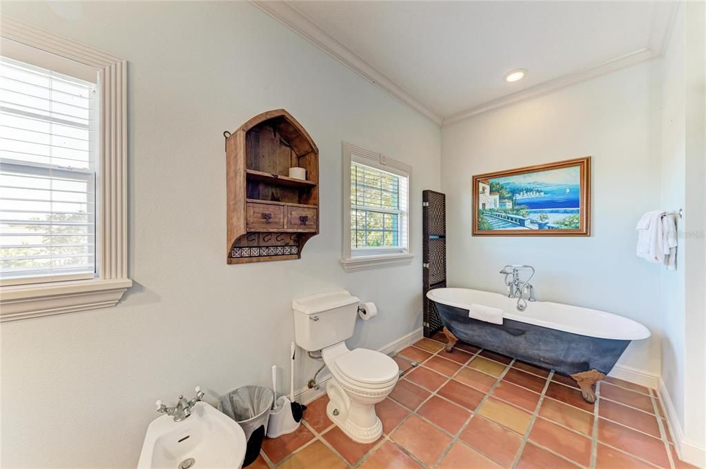 For Sale: $1,550,000 (3 beds, 3 baths, 2200 Square Feet)