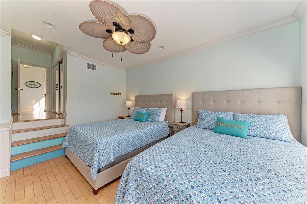 For Sale: $1,550,000 (3 beds, 3 baths, 2200 Square Feet)