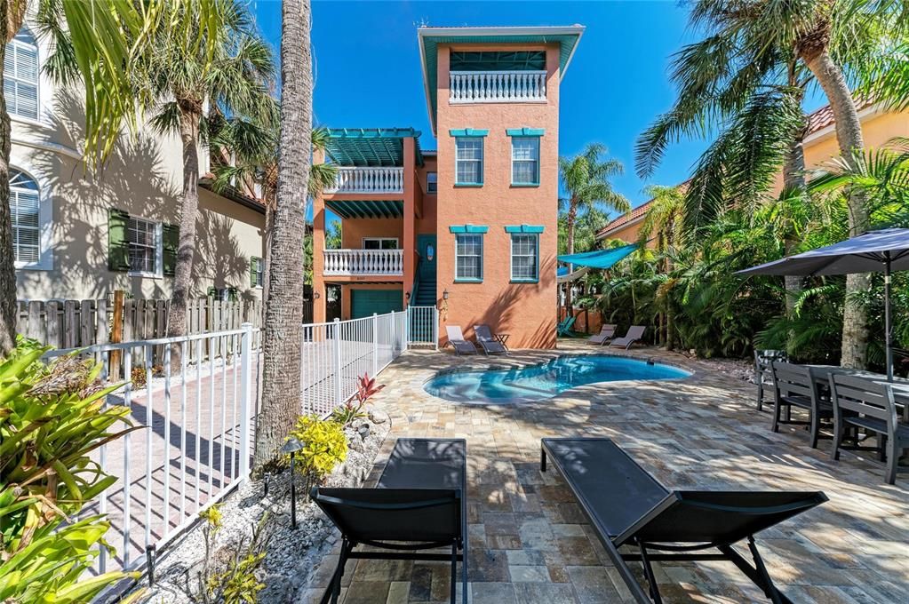 For Sale: $1,550,000 (3 beds, 3 baths, 2200 Square Feet)