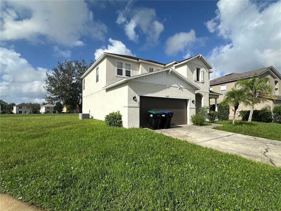 合同活跃: $575,000 (3 贝兹, 2 浴室, 2582 平方英尺)