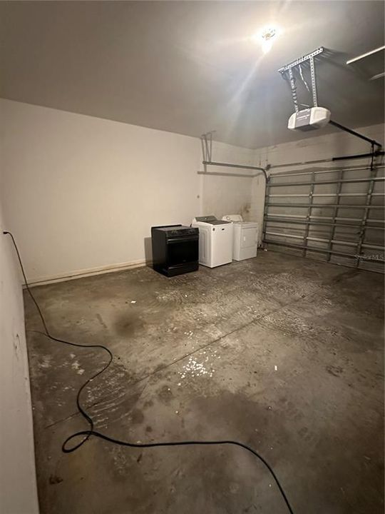 合同活跃: $575,000 (3 贝兹, 2 浴室, 2582 平方英尺)