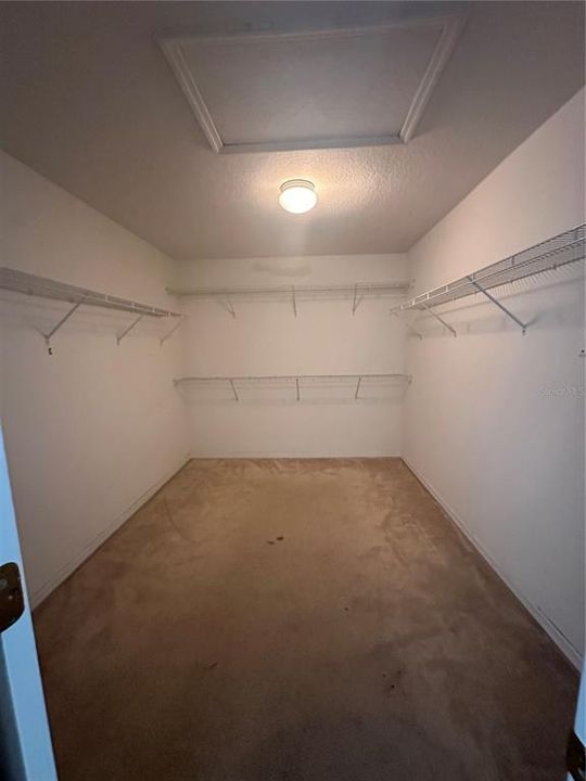 合同活跃: $575,000 (3 贝兹, 2 浴室, 2582 平方英尺)