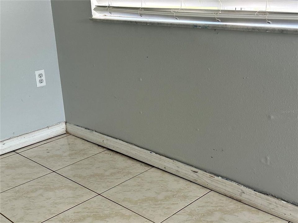 合同活跃: $575,000 (3 贝兹, 2 浴室, 2582 平方英尺)