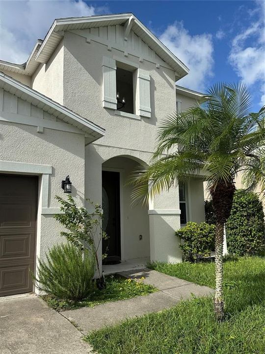 合同活跃: $575,000 (3 贝兹, 2 浴室, 2582 平方英尺)