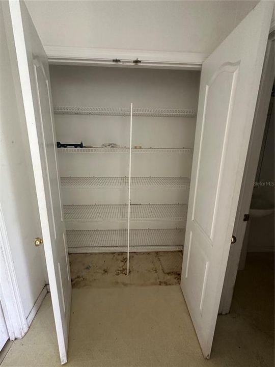 合同活跃: $575,000 (3 贝兹, 2 浴室, 2582 平方英尺)