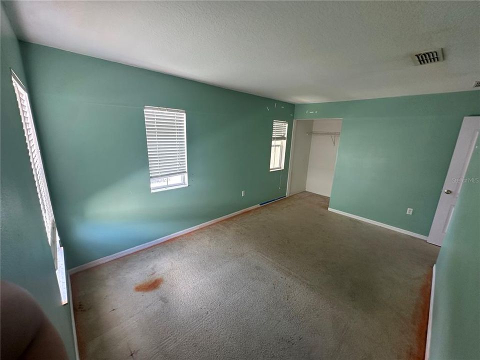 合同活跃: $575,000 (3 贝兹, 2 浴室, 2582 平方英尺)