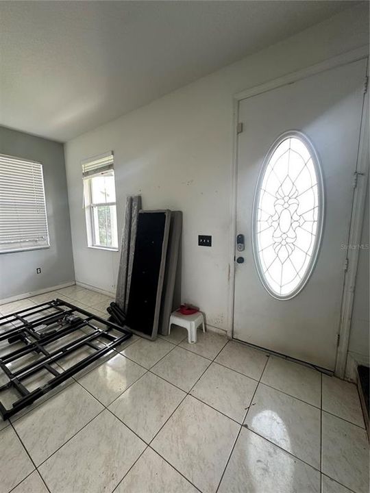 合同活跃: $575,000 (3 贝兹, 2 浴室, 2582 平方英尺)