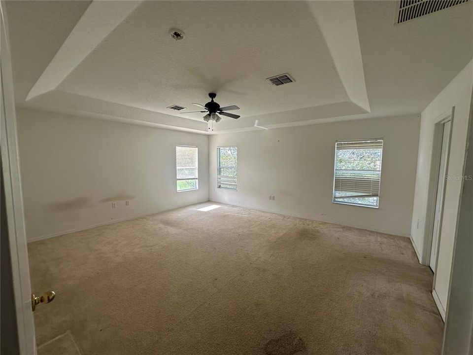 合同活跃: $575,000 (3 贝兹, 2 浴室, 2582 平方英尺)