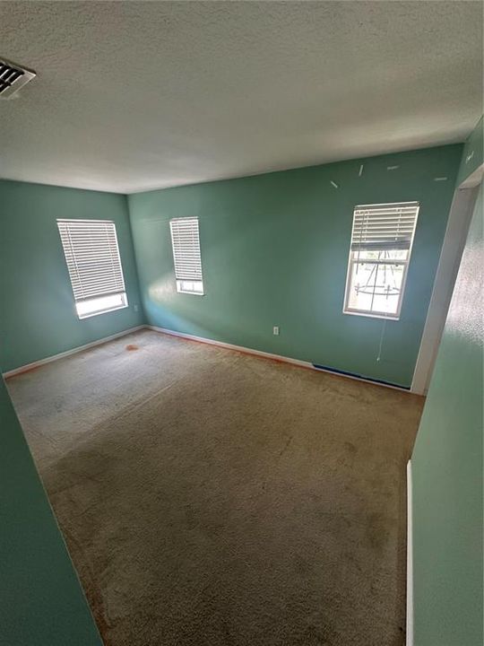 合同活跃: $575,000 (3 贝兹, 2 浴室, 2582 平方英尺)