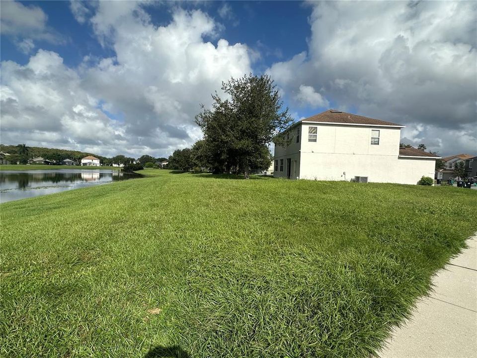 合同活跃: $575,000 (3 贝兹, 2 浴室, 2582 平方英尺)