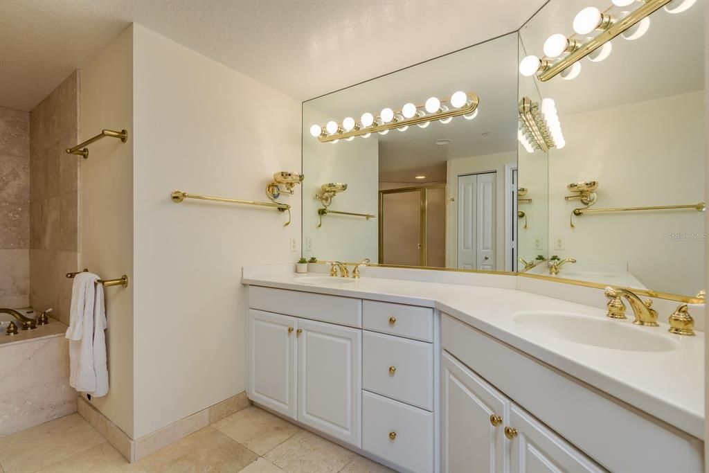 For Sale: $1,995,000 (3 beds, 3 baths, 2521 Square Feet)