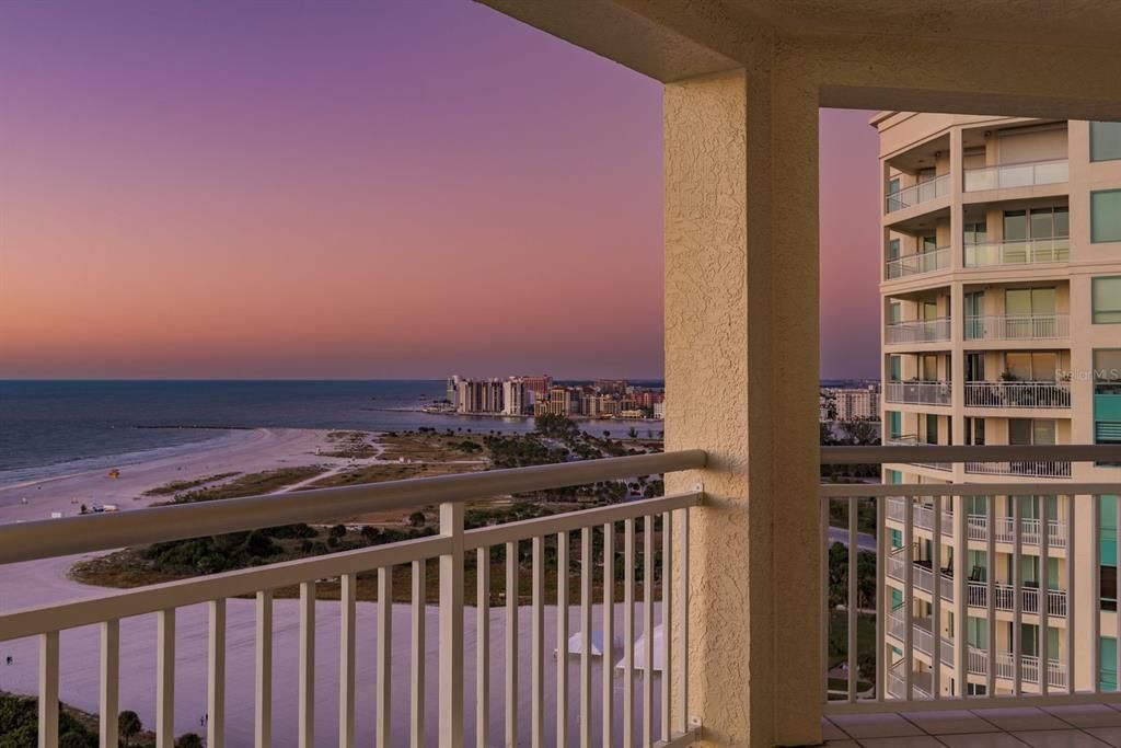 For Sale: $1,995,000 (3 beds, 3 baths, 2521 Square Feet)