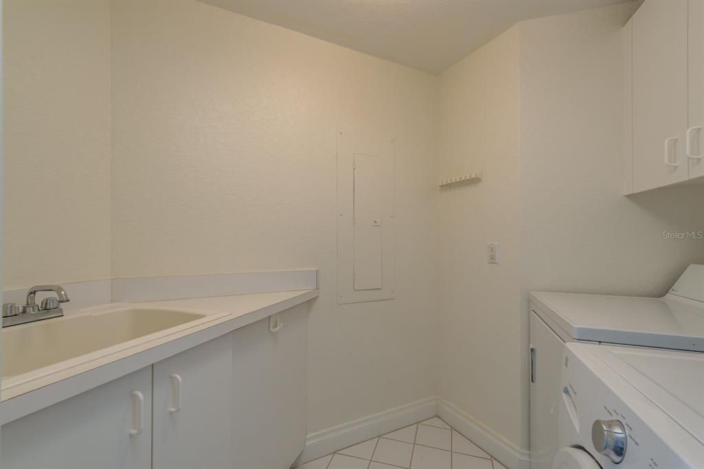 For Sale: $1,995,000 (3 beds, 3 baths, 2521 Square Feet)