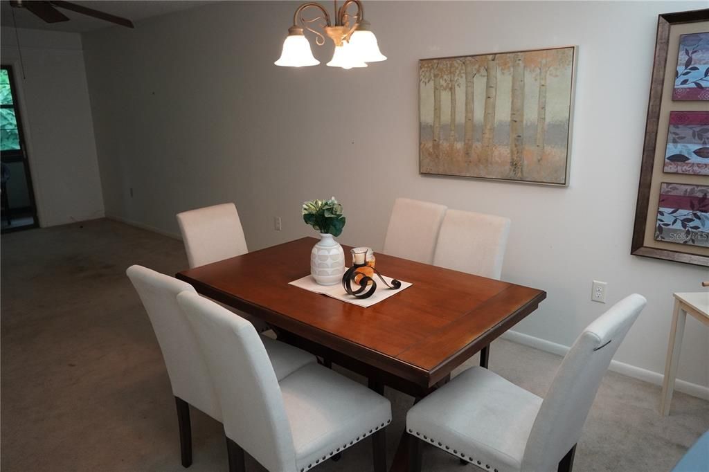 For Sale: $129,999 (2 beds, 2 baths, 1015 Square Feet)