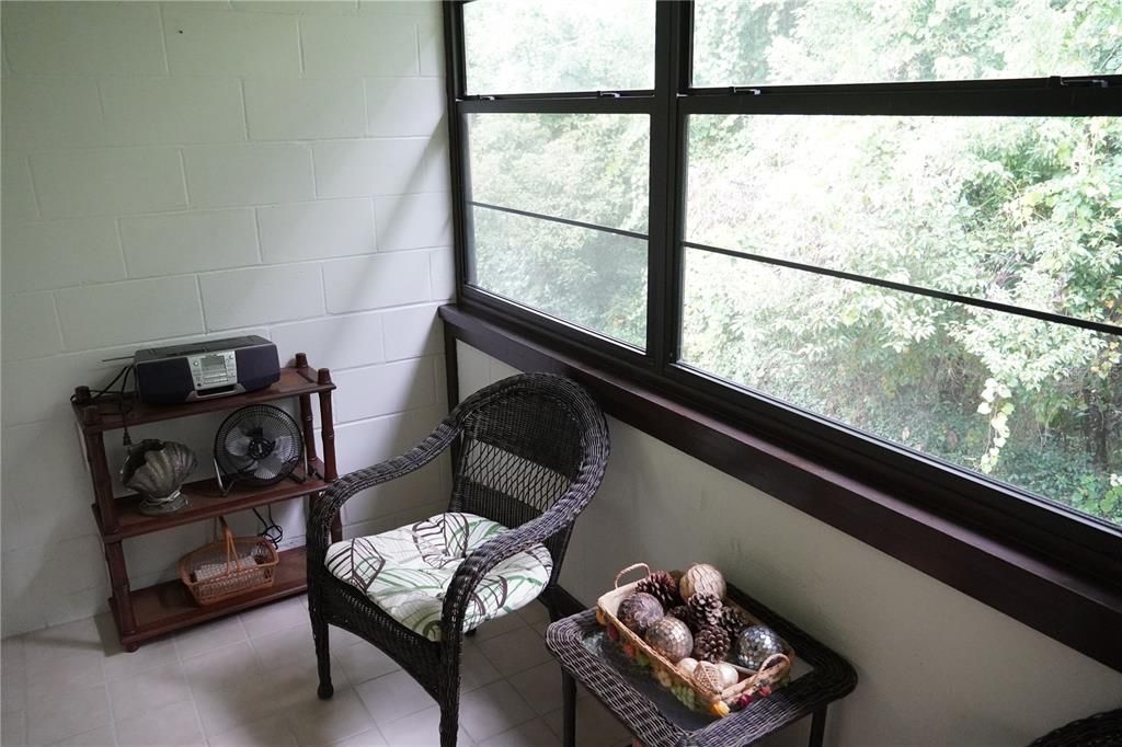 For Sale: $129,999 (2 beds, 2 baths, 1015 Square Feet)