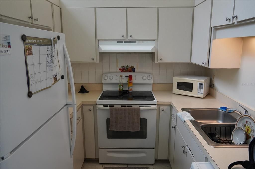 For Sale: $129,999 (2 beds, 2 baths, 1015 Square Feet)