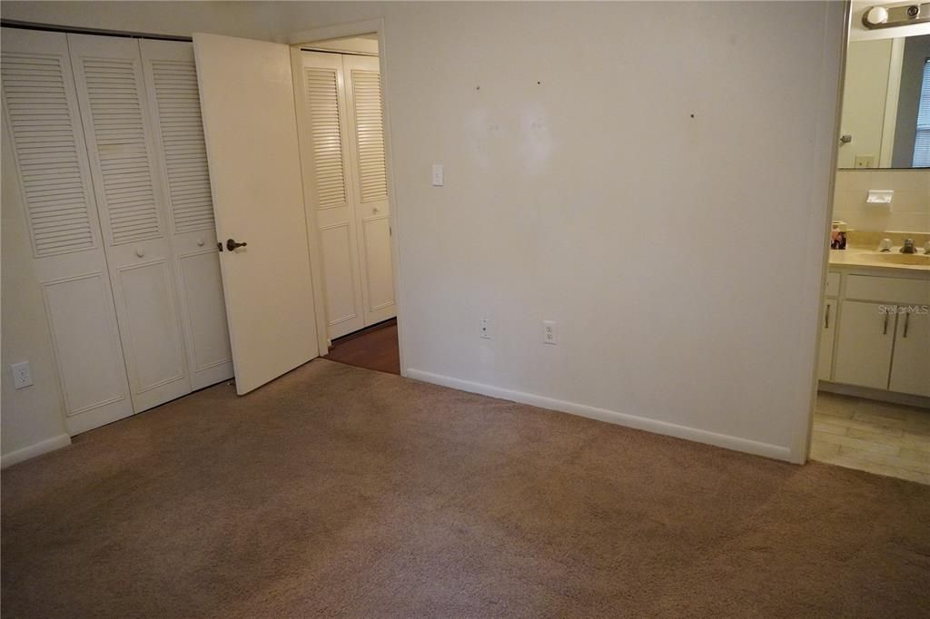 For Sale: $129,999 (2 beds, 2 baths, 1015 Square Feet)