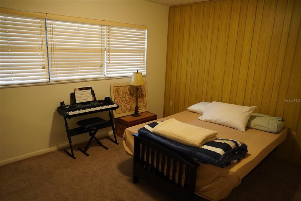 For Sale: $129,999 (2 beds, 2 baths, 1015 Square Feet)