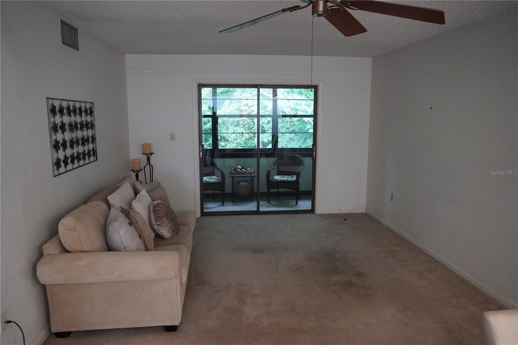 For Sale: $129,999 (2 beds, 2 baths, 1015 Square Feet)