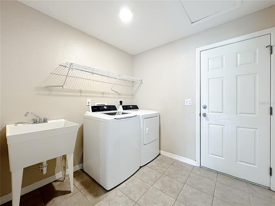 Active With Contract: $649,000 (3 beds, 2 baths, 2252 Square Feet)