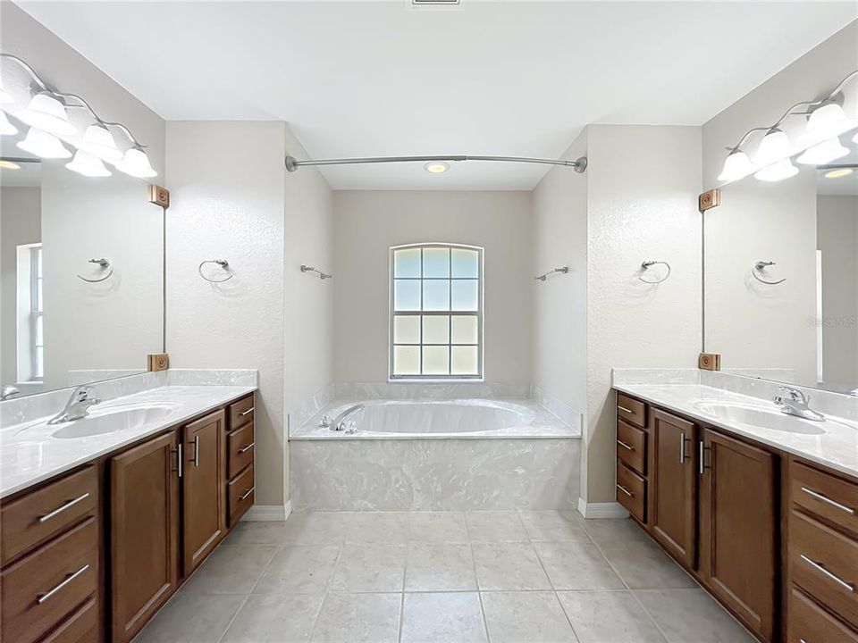 Active With Contract: $649,000 (3 beds, 2 baths, 2252 Square Feet)