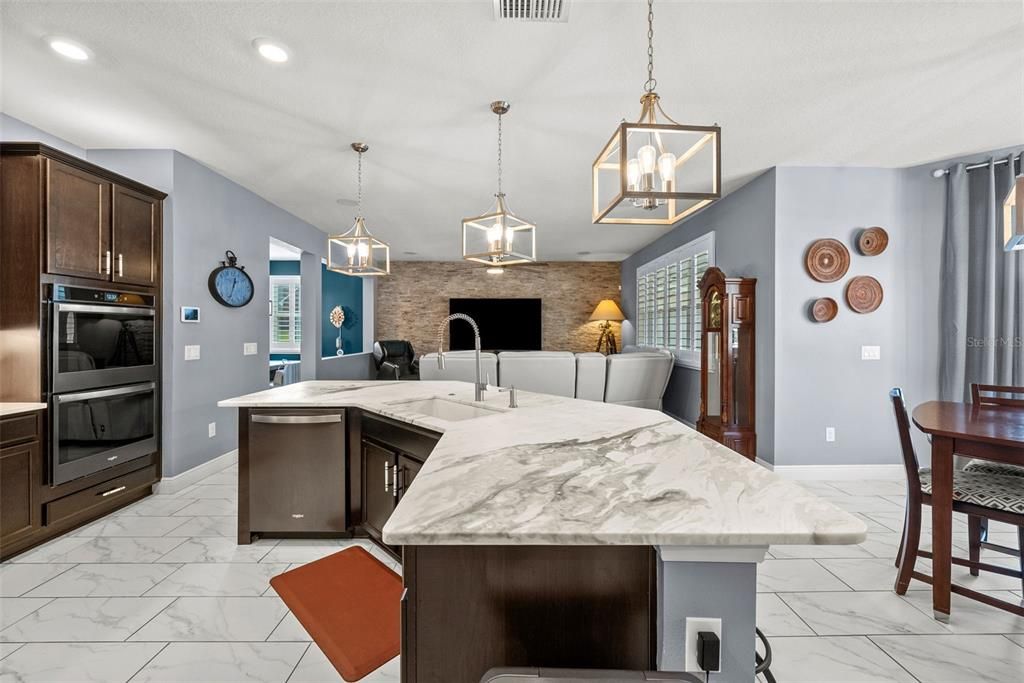 For Sale: $530,000 (4 beds, 2 baths, 2900 Square Feet)