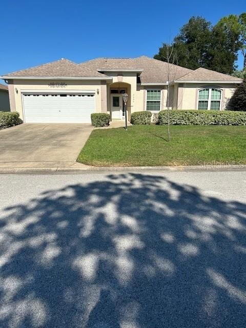 Recently Rented: $2,300 (3 beds, 2 baths, 1812 Square Feet)