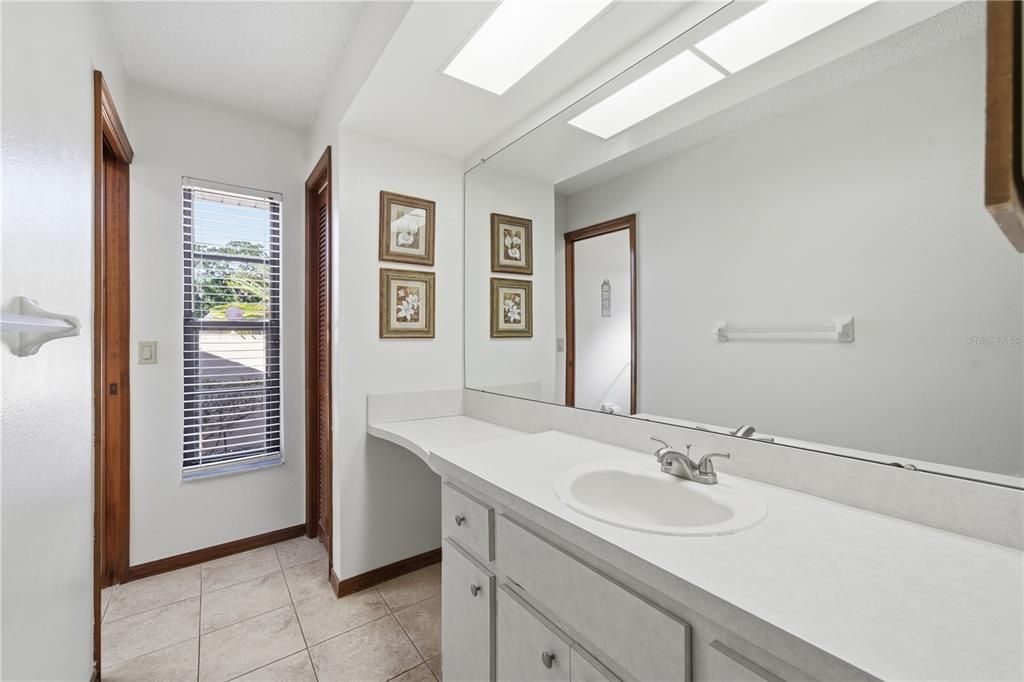 合同活跃: $349,900 (3 贝兹, 2 浴室, 1704 平方英尺)