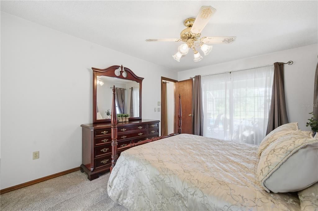 合同活跃: $349,900 (3 贝兹, 2 浴室, 1704 平方英尺)