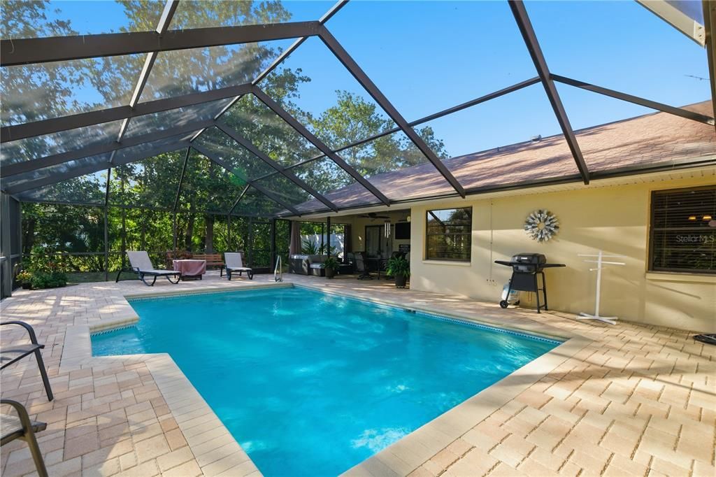 合同活跃: $349,900 (3 贝兹, 2 浴室, 1704 平方英尺)