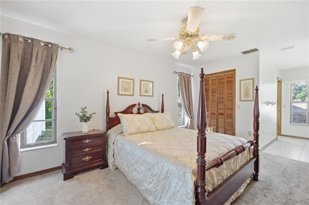 合同活跃: $349,900 (3 贝兹, 2 浴室, 1704 平方英尺)