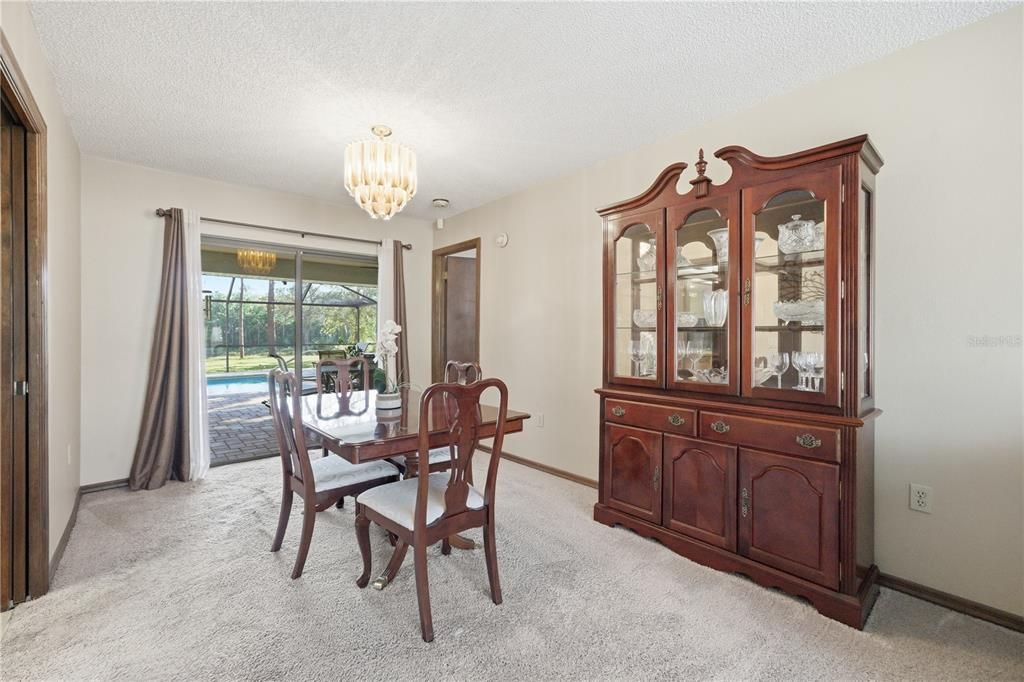 合同活跃: $349,900 (3 贝兹, 2 浴室, 1704 平方英尺)