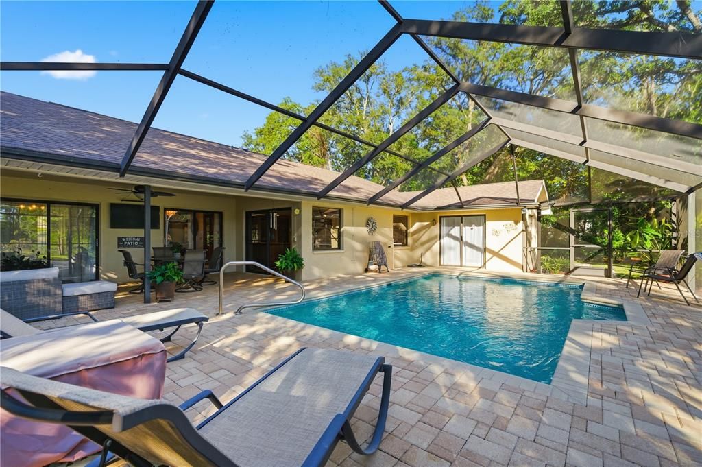 合同活跃: $349,900 (3 贝兹, 2 浴室, 1704 平方英尺)