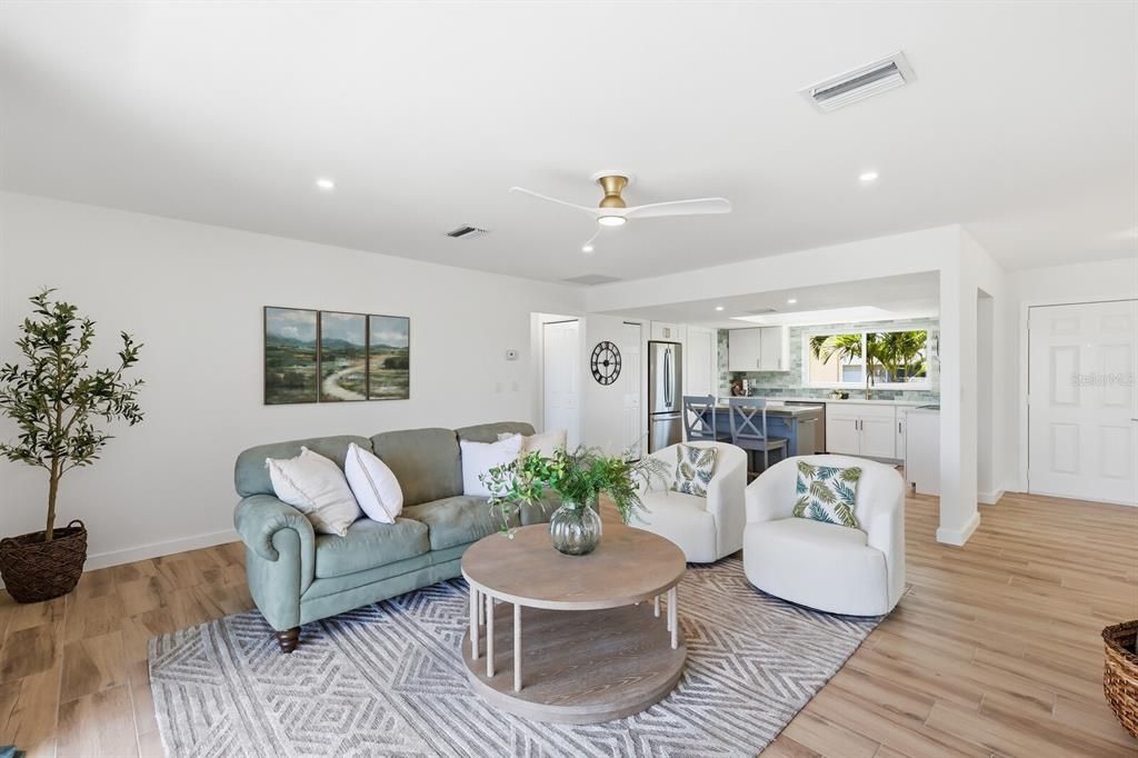 待售: $474,900 (2 贝兹, 2 浴室, 1439 平方英尺)