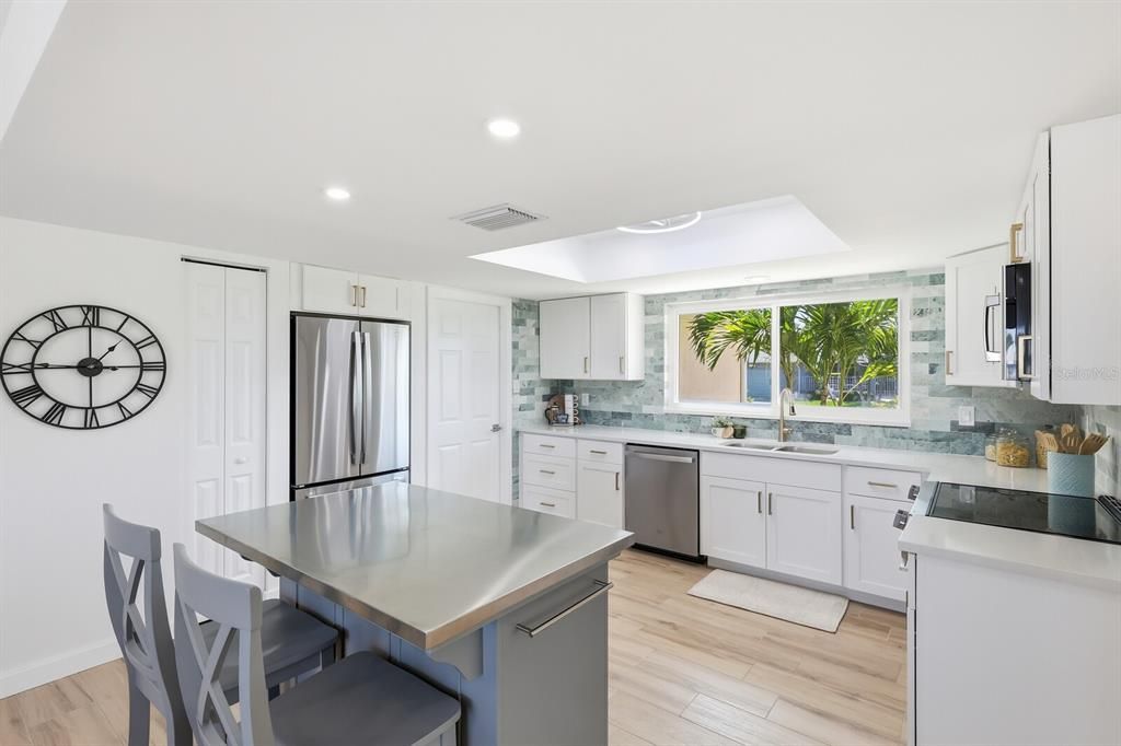 待售: $474,900 (2 贝兹, 2 浴室, 1439 平方英尺)