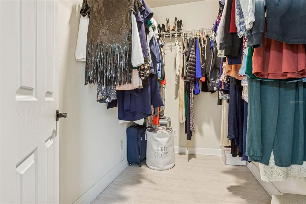 合同活跃: $524,900 (4 贝兹, 3 浴室, 2395 平方英尺)