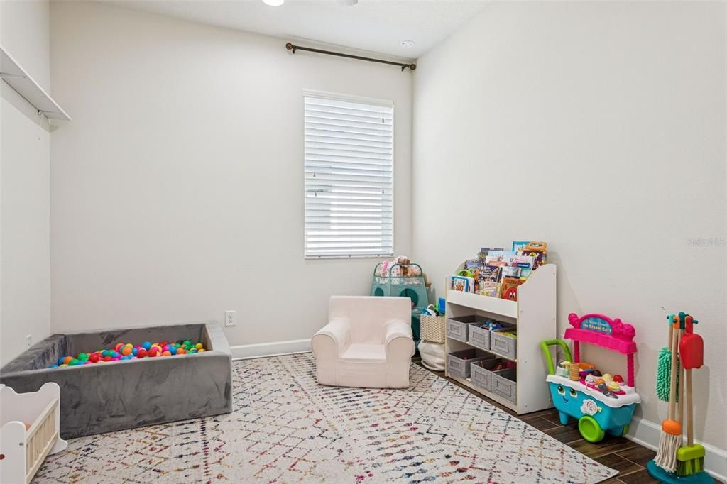 合同活跃: $524,900 (4 贝兹, 3 浴室, 2395 平方英尺)