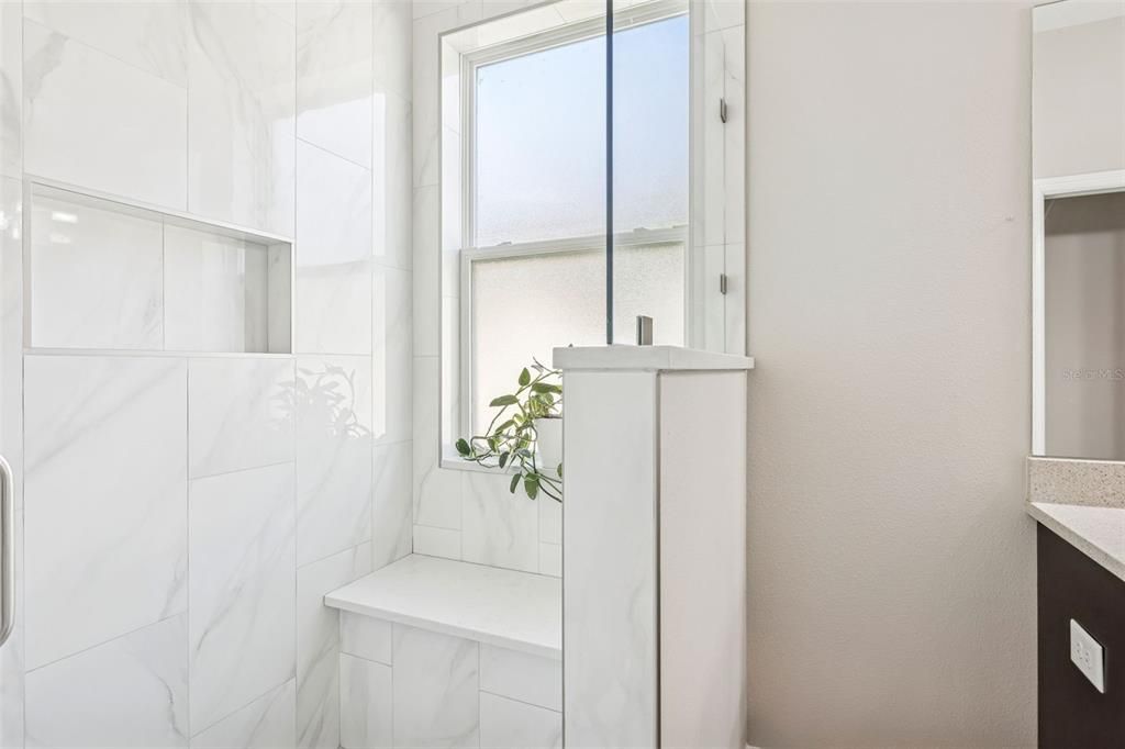 合同活跃: $524,900 (4 贝兹, 3 浴室, 2395 平方英尺)