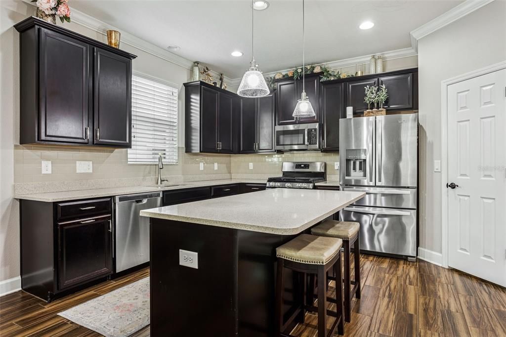 合同活跃: $524,900 (4 贝兹, 3 浴室, 2395 平方英尺)