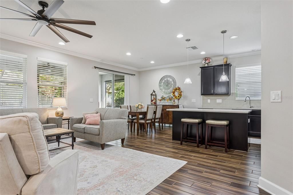 合同活跃: $524,900 (4 贝兹, 3 浴室, 2395 平方英尺)