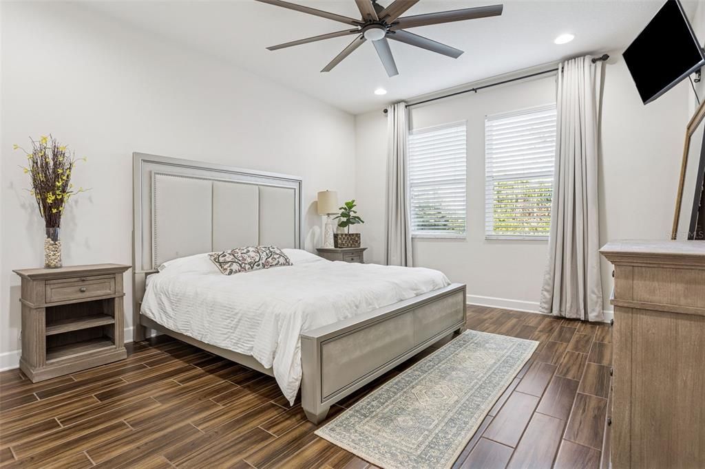 合同活跃: $524,900 (4 贝兹, 3 浴室, 2395 平方英尺)