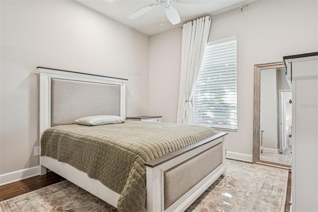 合同活跃: $524,900 (4 贝兹, 3 浴室, 2395 平方英尺)