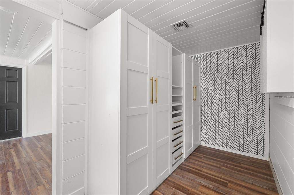 For Sale: $359,900 (3 beds, 2 baths, 1488 Square Feet)